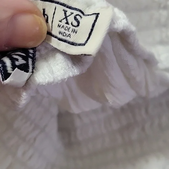 Abercrombie & Fitch XS White Smocked Blouse Off The Shoulder - Picture 3 of 4